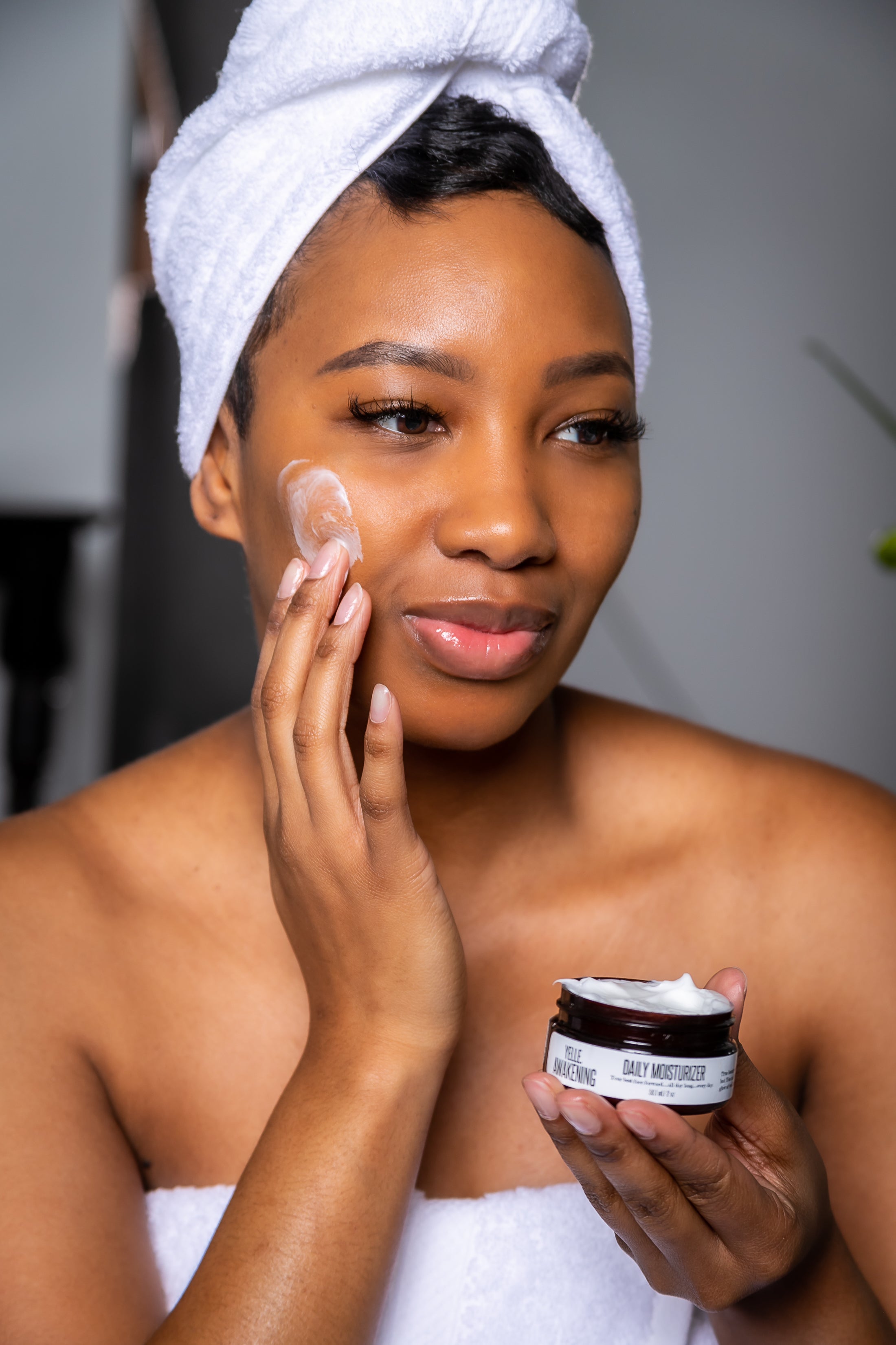 5 Ways To Get Dewy Skin Without Looking Greasy